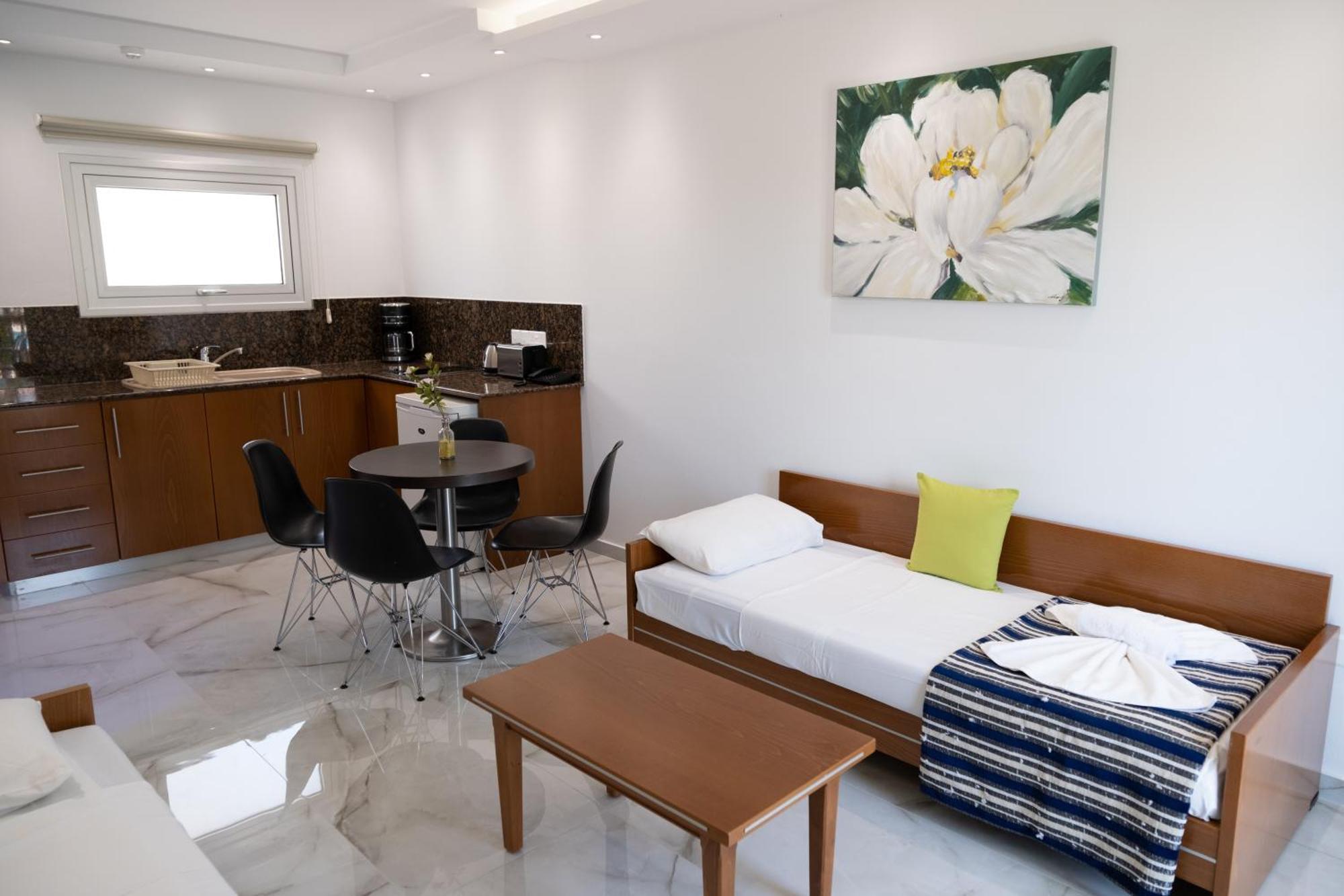 Loutsiana Deluxe Apts 3* Ajia Napa